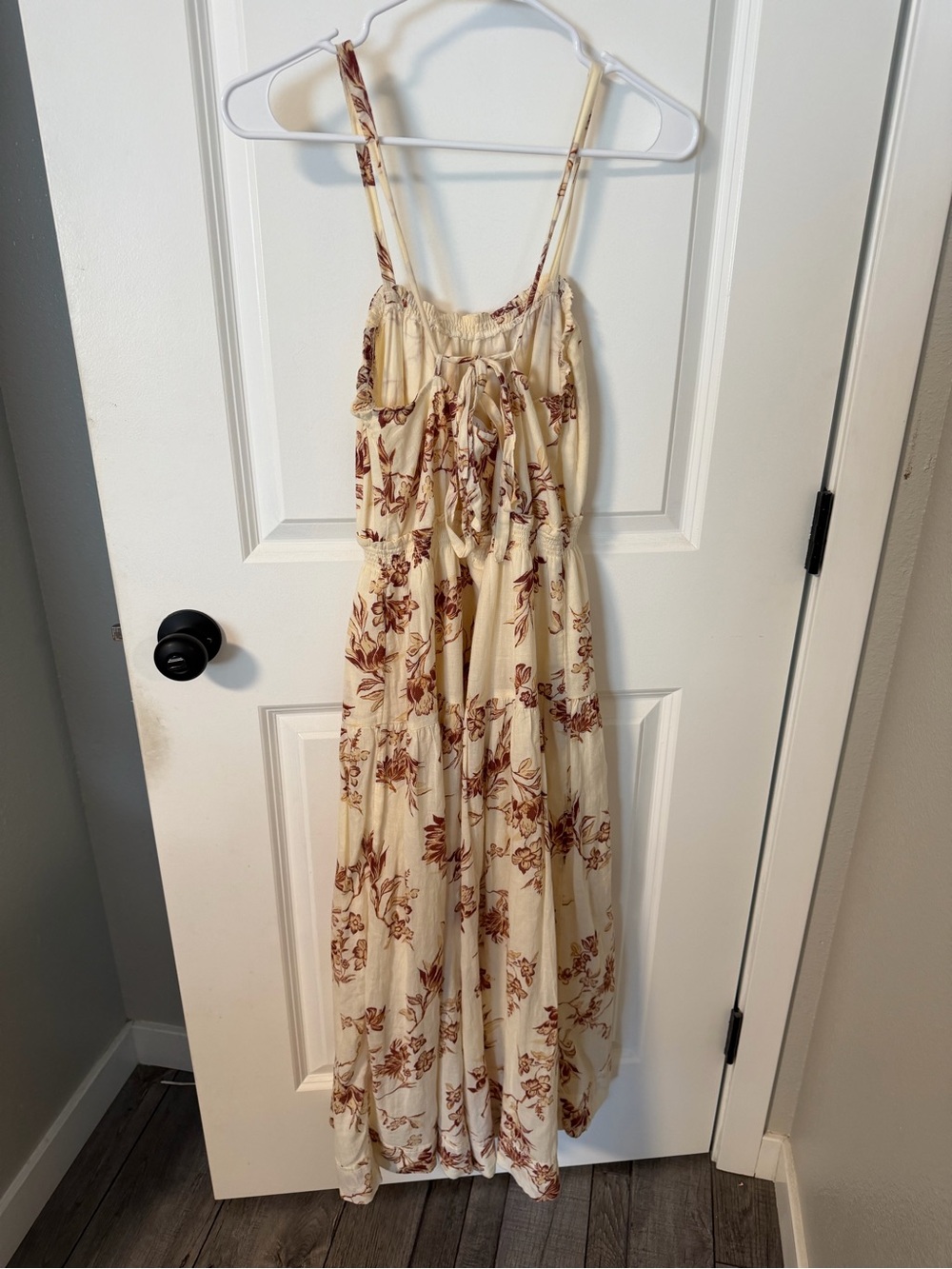 Melrose and Market Floral Cream midi Sundress in small with adjustable tie strap - Picture 6 of 6